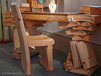 Livio de Marchi bureau livres et chaises sculptés en bois