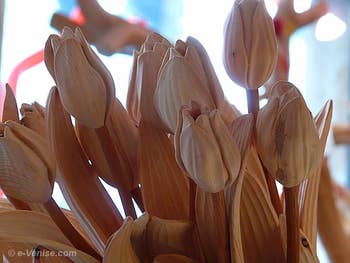 Livio de Marchi Tulipes sculptées en bois