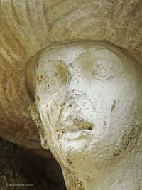 Voici le visage de la quatrième statue, celle qui est située sur la Fondamenta dei Mori, encastrée dans une niche dans le mur de la maison du peintre le Tintoret. C'est celle du serviteur des frères Mastelli. On lui a aussi adjoint un turban, en marbre grec, deux siècles après l'édification de sa première statue