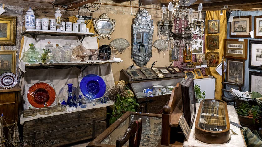 Antichità al Ghetto antique shop in Venice