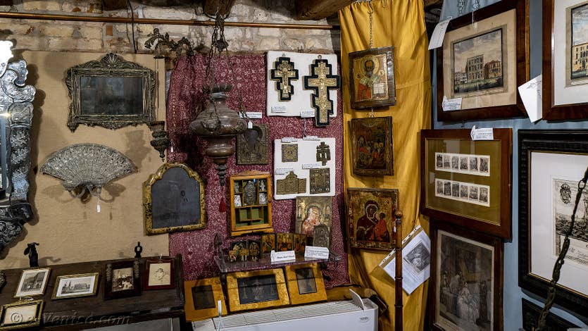 Antichità al Ghetto antique shop in Venice