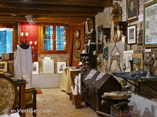 Antichità al Ghetto magasin d'antiquités à Venise