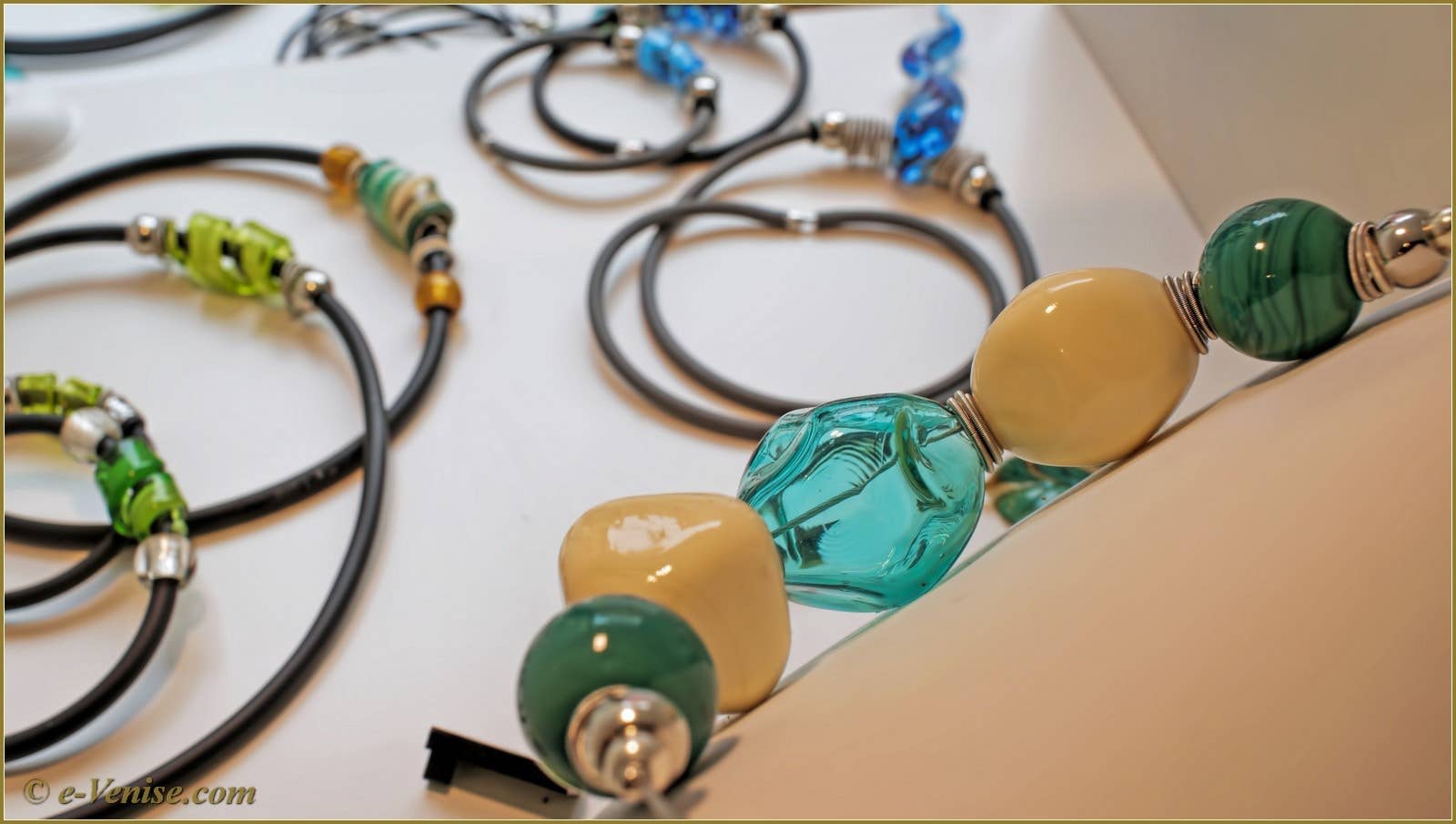 Pendentif Murano Multicolore – Verre De Venise, Italie – Modèle Géométrique Expressif