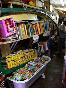 Librairie Acqua Alta à Venise : Barques et Baignoires