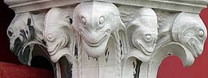sculpture de chapiteau à la Pescheria
